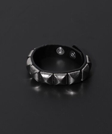 Mピラミッドスタッズブレス