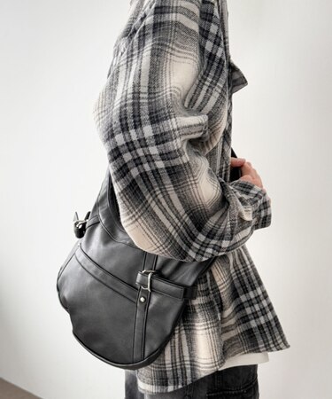 ハーフムーンPUショルダー