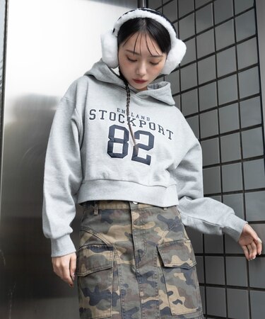 ロゴショートプルパーカー