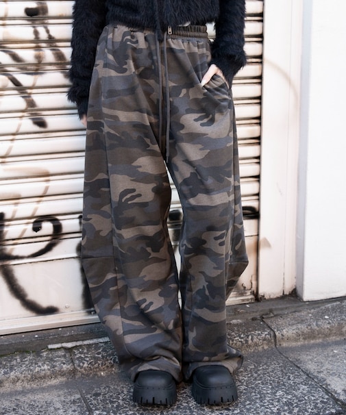 カーブデザインスウェットパンツ