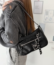 チャーム付きハトメベルトバッグ