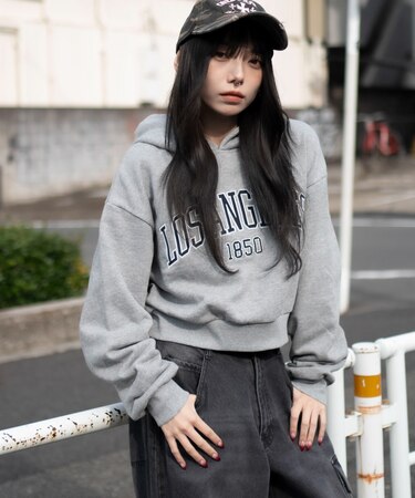 グラフィックショートプルパーカー