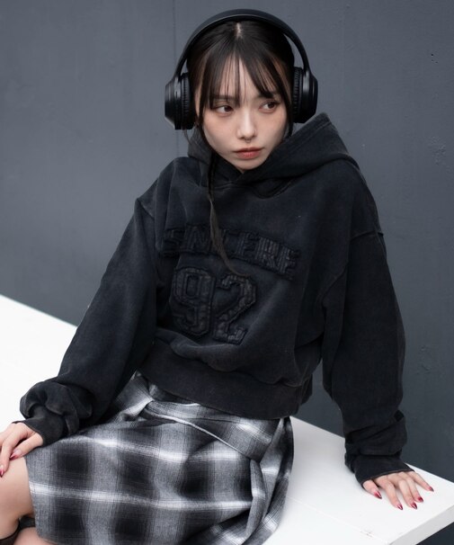 グラフィックショートプルパーカー