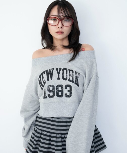 グラフィックオフショルショートスウェット