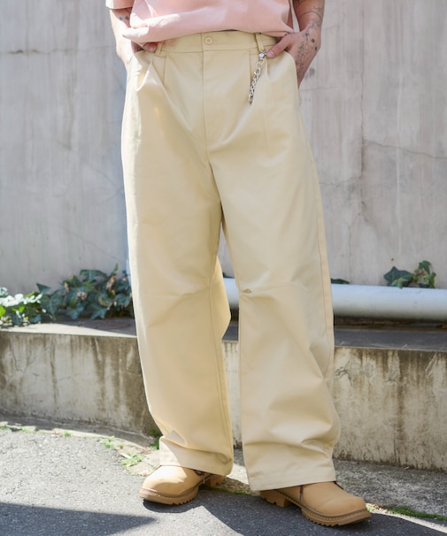 キーチャーム付きチノカーブパンツ