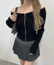オフショルジップトップス
