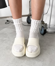 厚底デザインラバーサンダル