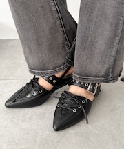 レースアップポインテッドシューズ