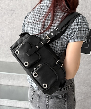 アイレットデザインボストンバッグ