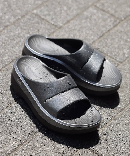 【OOFOS/ウーフォス】Oomega Ooahh luxe：サンダル