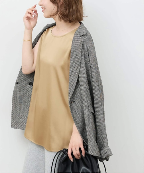 サテンノースリーブブラウス