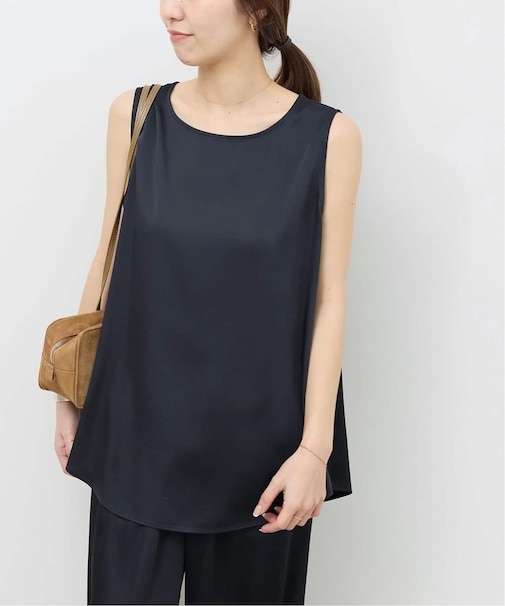 サテンノースリーブブラウス