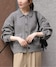 グレー