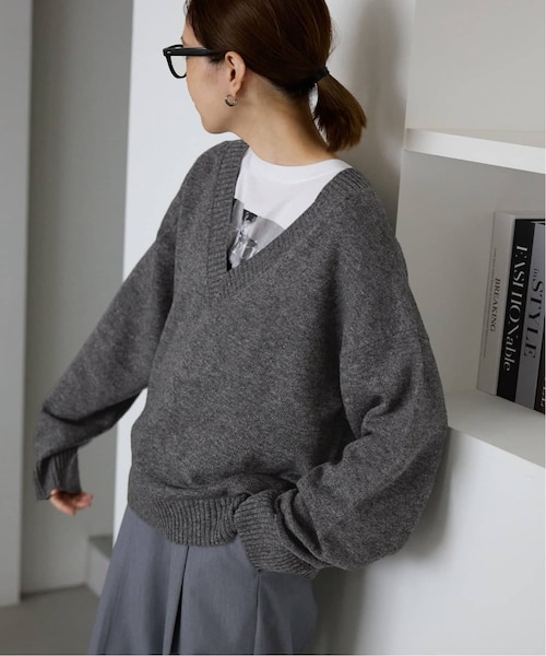Vネックルーズニットプルオーバー｜フォーワンセブン スローブイエナの
