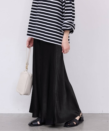 《ブラックのみWEB限定/追加2》グロッシーサテンフレアスカート