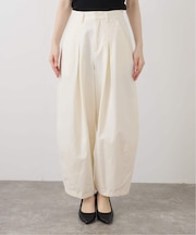 パウダリーチノタックカーブトラウザー