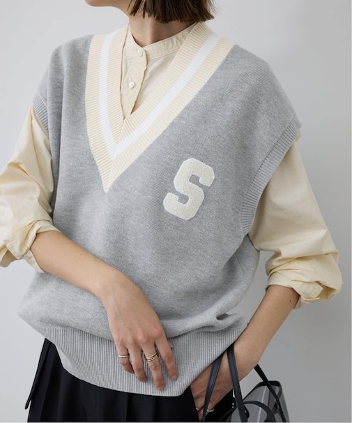 サガラ刺繍レタードベスト