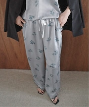 Margaux Dereume × SLOBE サテンイージーパンツ