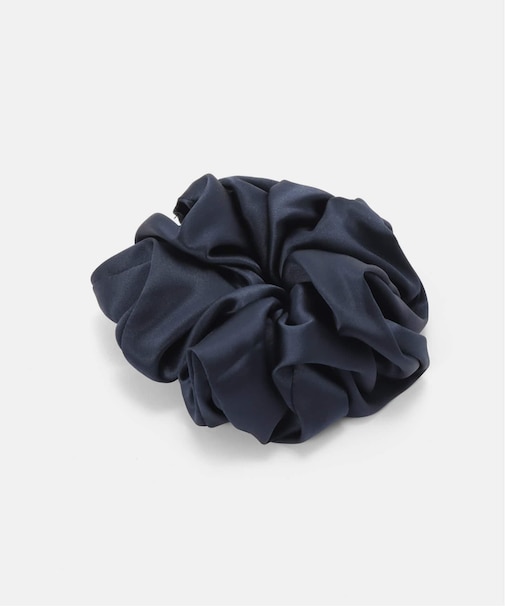 A Bronze Age/ブロンズエイジ SILKシュシュ/NAVY OVERSIZED SILK SCRUNCHIE