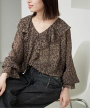 シアーラッフルブラウス