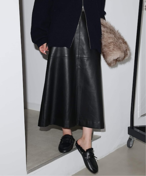 フェイクレザーフレアスカート