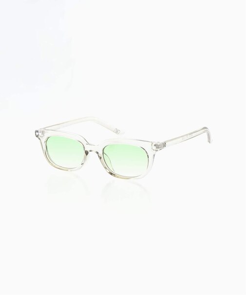 SZADE/エスザーデBATES