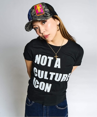 ロゴプリント Tシャツ/ J LOGO PRINT TEE