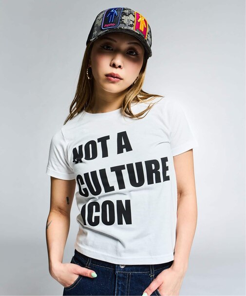 ロゴプリント Tシャツ/ J LOGO PRINT TEE