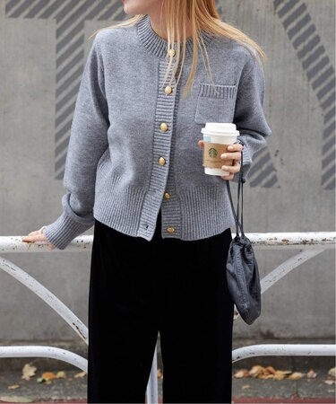 ゴールドボタンクルーネックカーディガン