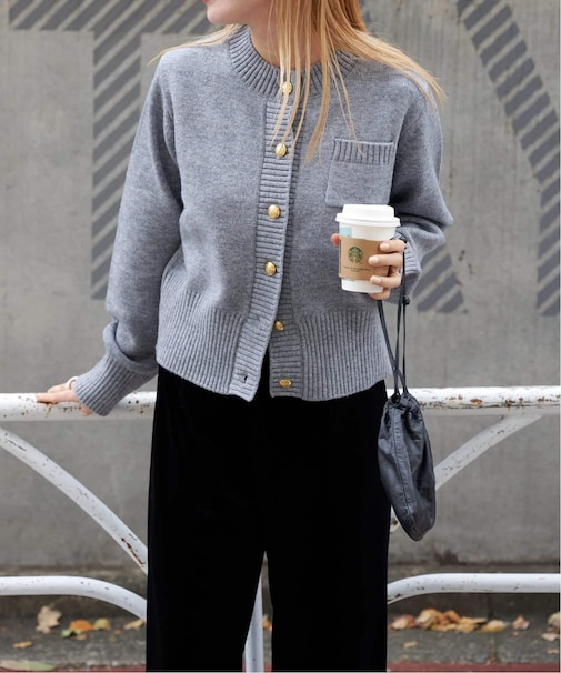 ゴールドボタンクルーネックカーディガン