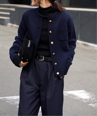 ゴールドボタンクルーネックカーディガン