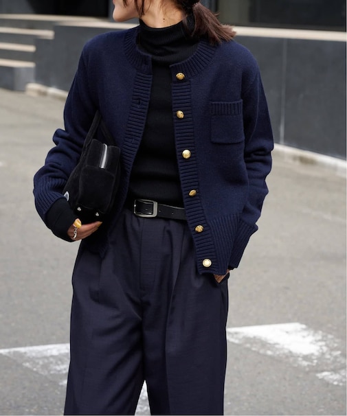 ゴールドボタンクルーネックカーディガン