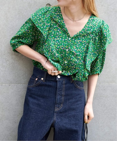 フラワープリント五分袖フリルブラウス