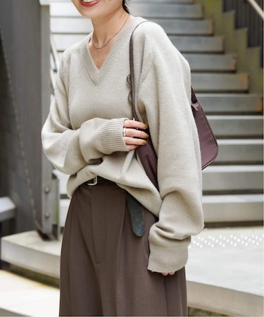 WOOL SIGNATURE Vネックニット