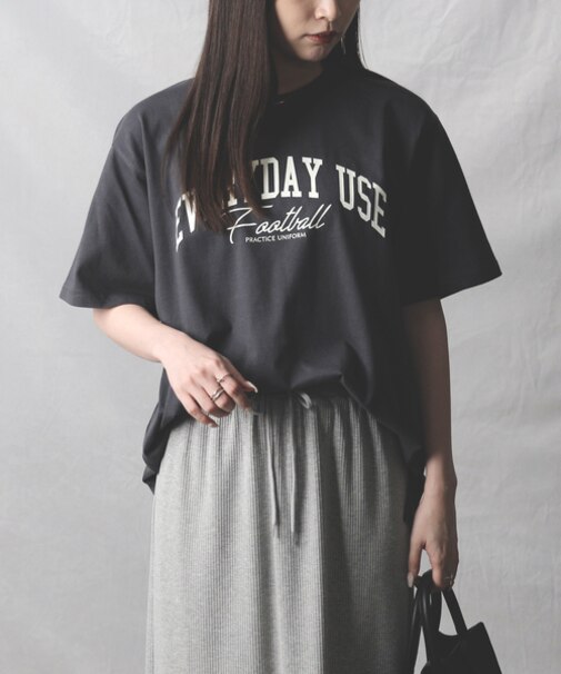 ハニーサックルローズ ロゴプリントT