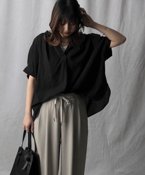 ハニーサックルローズ リネン混スキッパーブラウス