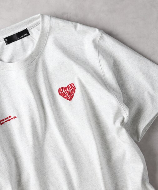 ハートモチーフプリントTシャツ