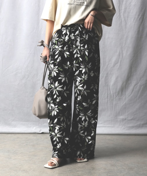 ハニーサックルローズ 柄イージーパンツ