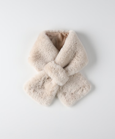 ハニーサックルローズ フェイクファーティペット