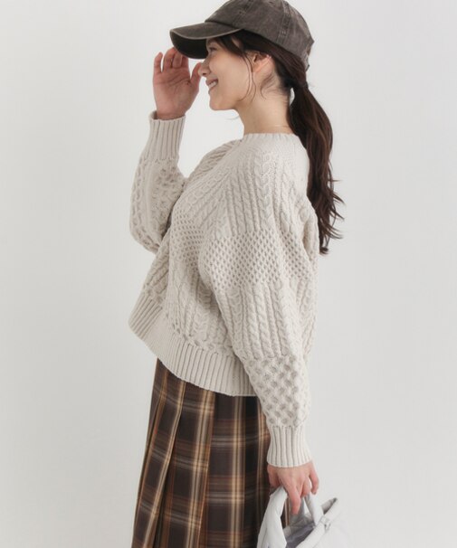 ハニーサックルローズ ケーブルショートセーター