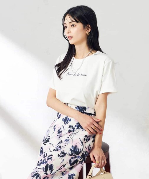 【コットン100％】ハンドレター調ロゴTシャツ