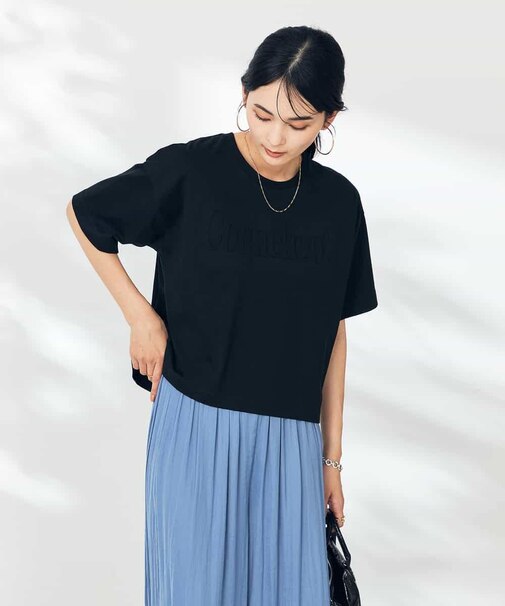 エンボスロゴクロップドTシャツ