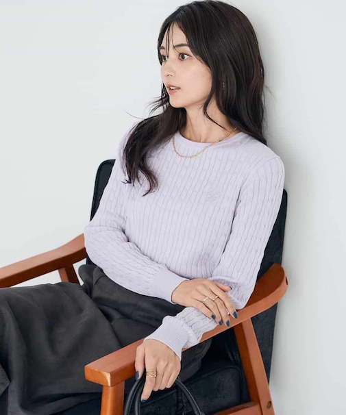 ワンポイント刺繍ケーブルニット