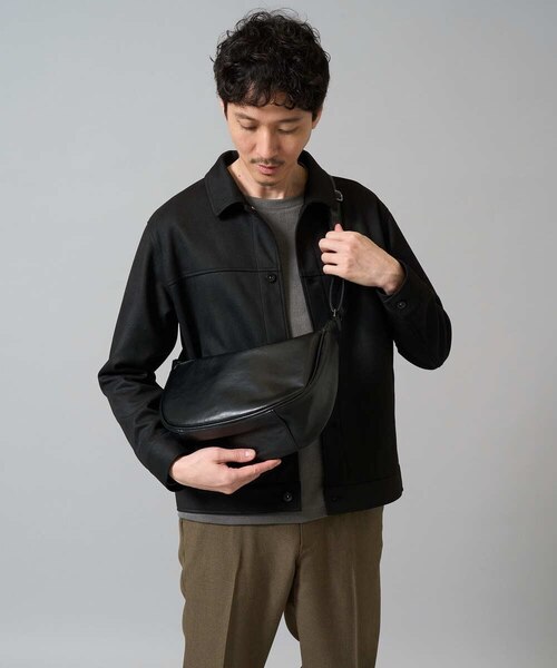 フェイクレザーハーフムーンショルダーバッグ｜アー・ヴェ・ヴェの通販