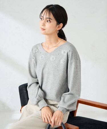 フラワー刺繍ニットプルオーバー