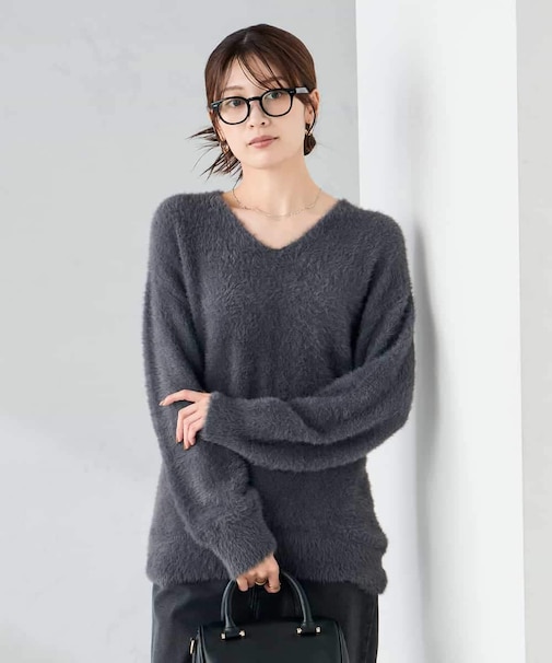 フェザーヤーンVネックニット