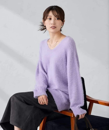 フェザーヤーンVネックニット