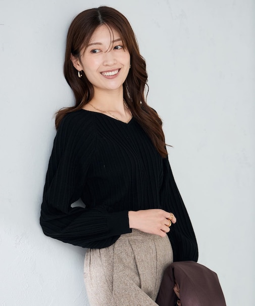 プリーツライクVネックニット