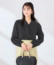 フリルVネックドット柄ブラウス