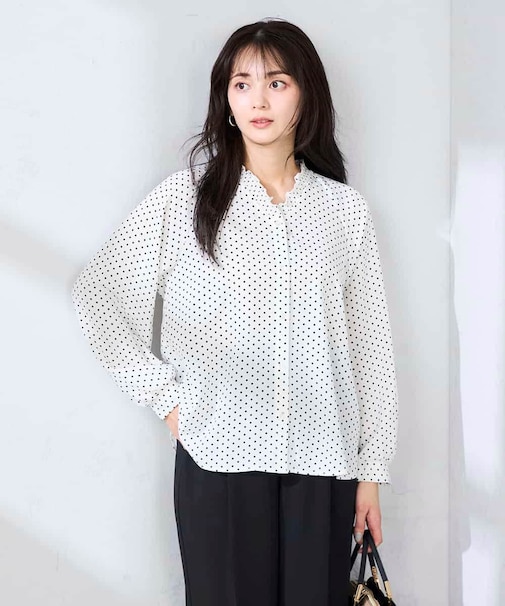フリルVネックドット柄ブラウス